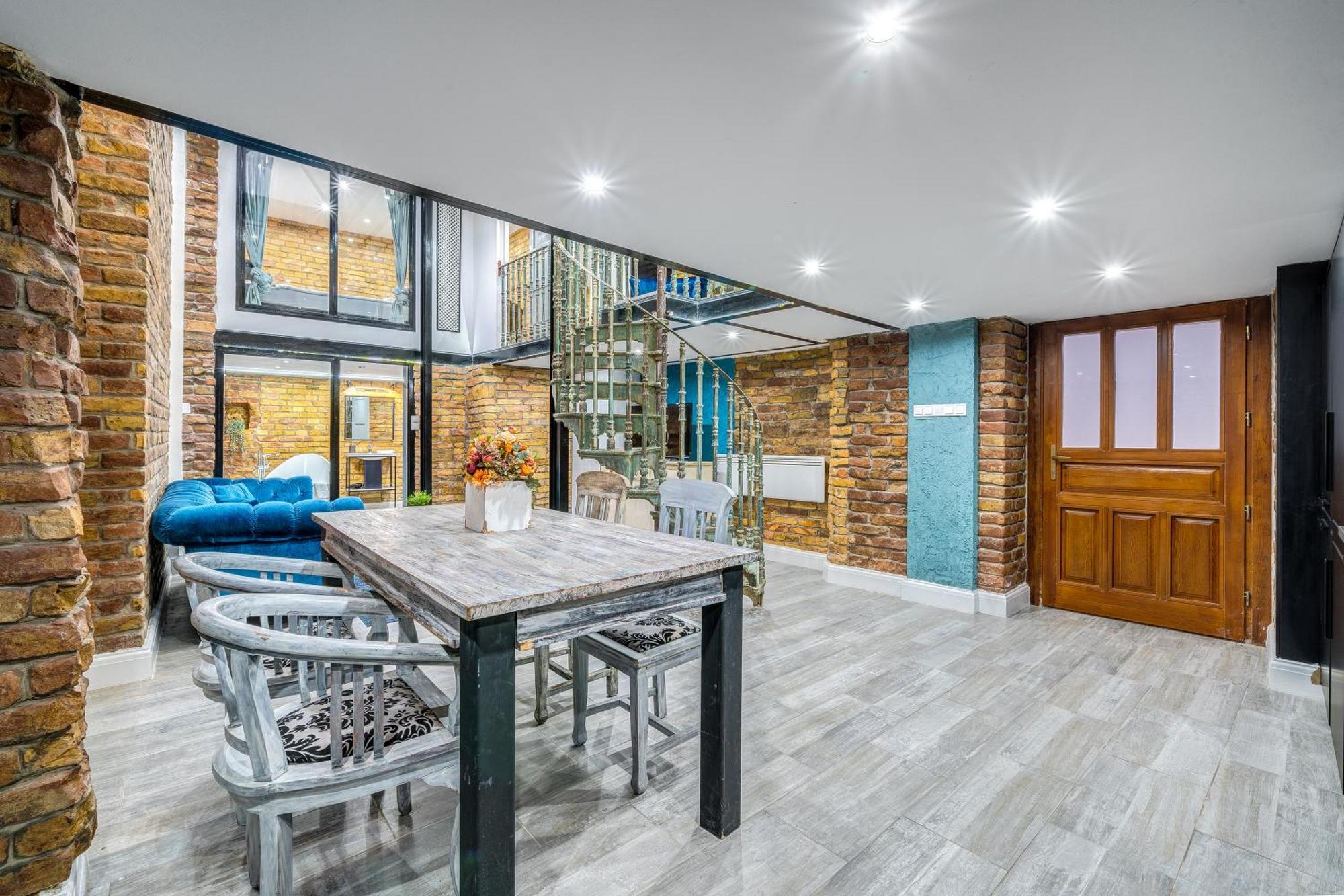 Center Loft Haven: Modern Elegance Apartamento Budapeste