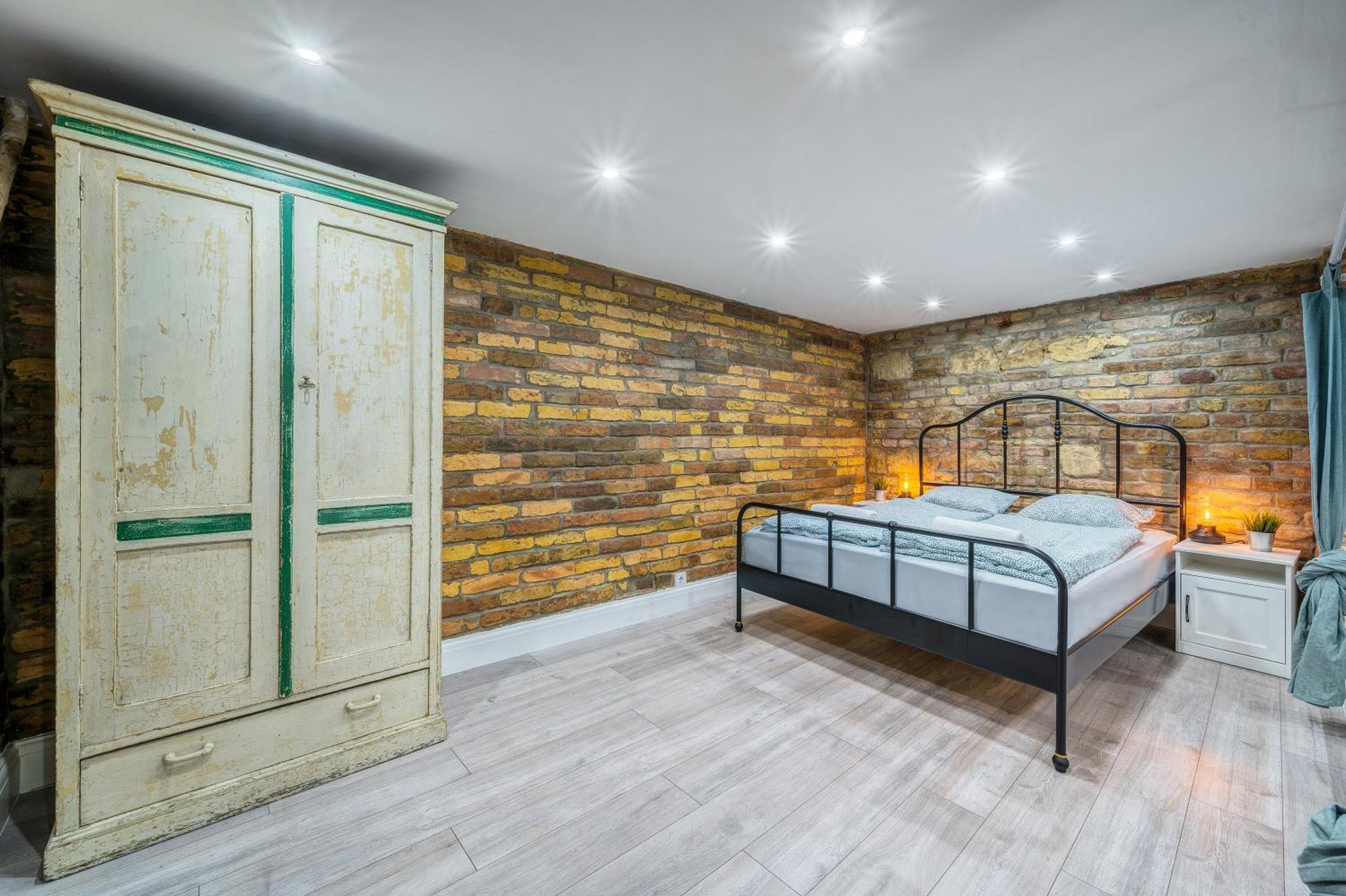 Center Loft Haven: Modern Elegance Apartament *