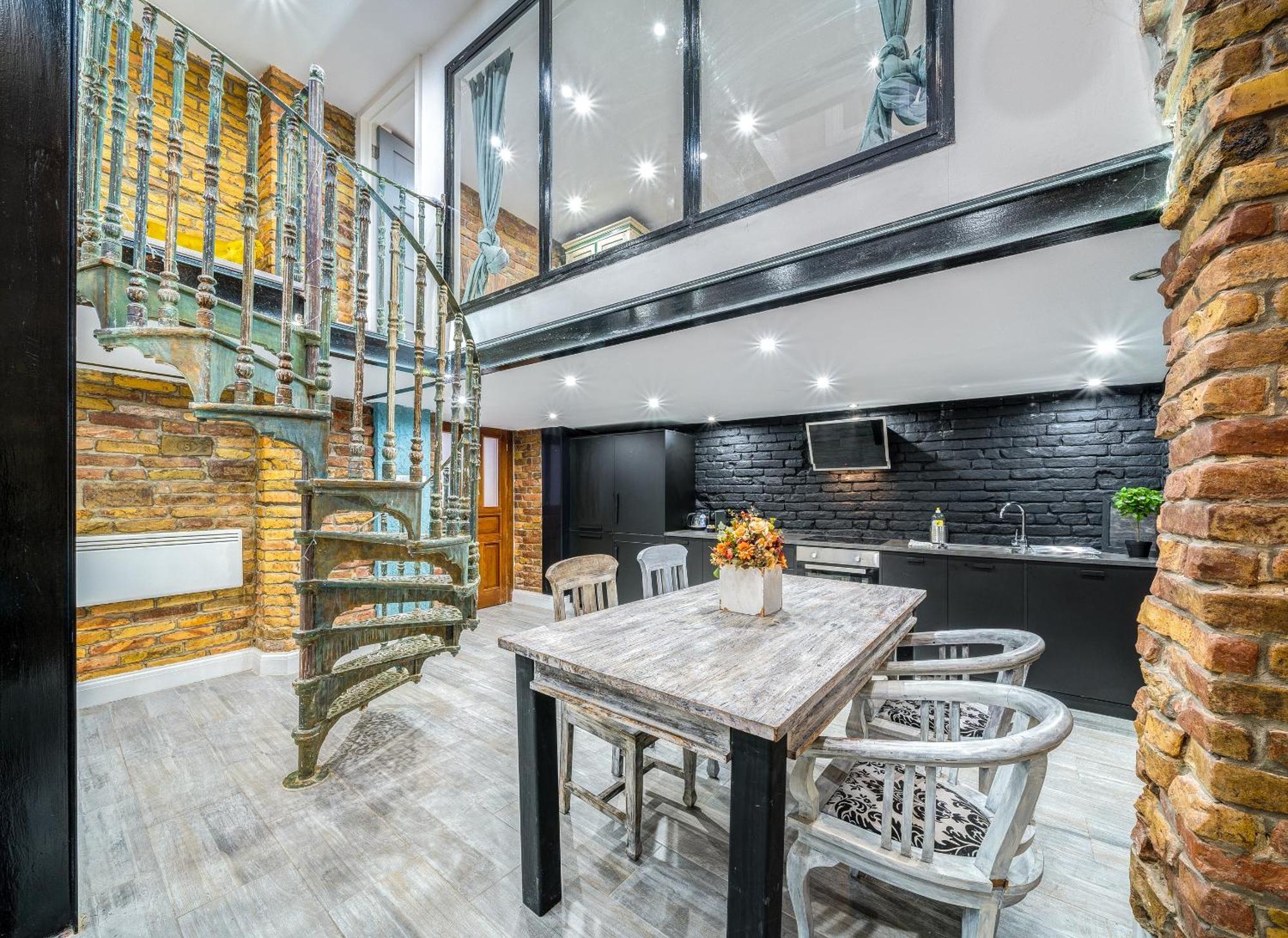 Center Loft Haven: Modern Elegance * Budapesta